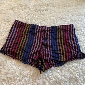 Only hearts shorts